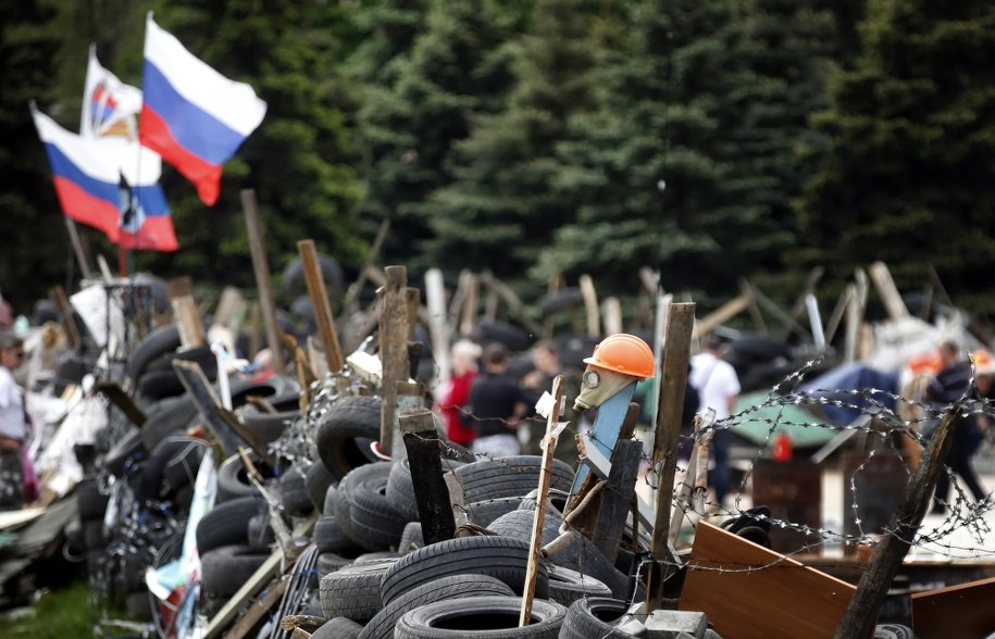 Barykady prorosyjskich separatystów w Doniecku /MAXIM SHIPENKOV    /PAP/EPA