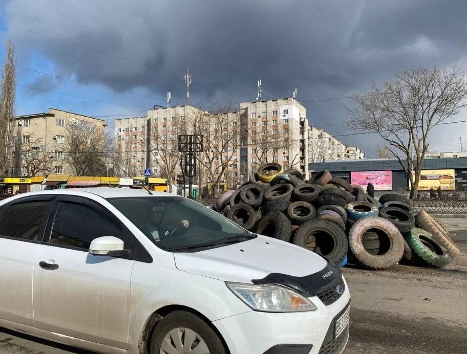 Barykady w Mikołajowie /Ukraineincrisis /PAP