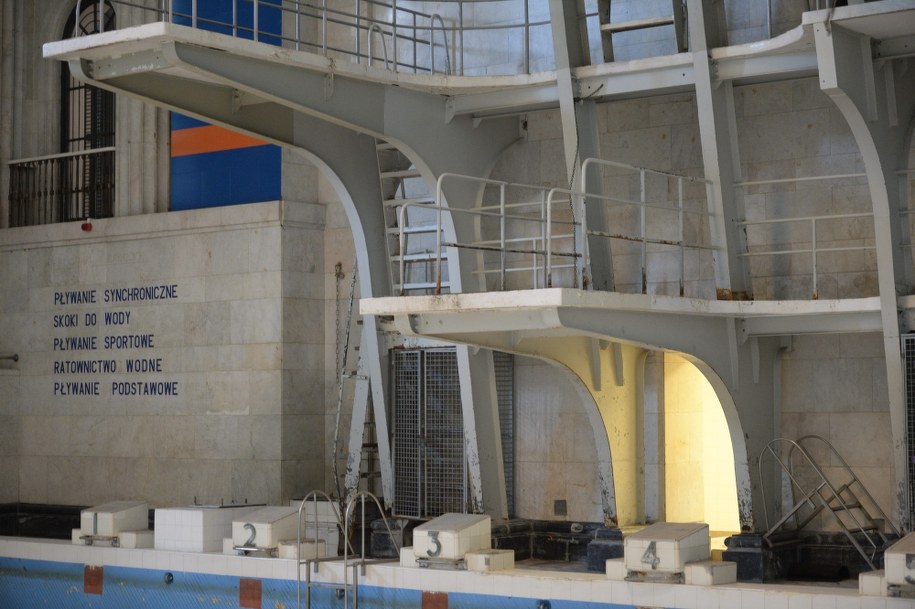 Basen na terenie Pałacu Kultury i Nauki w Warszawie /Jacek Turczyk /PAP