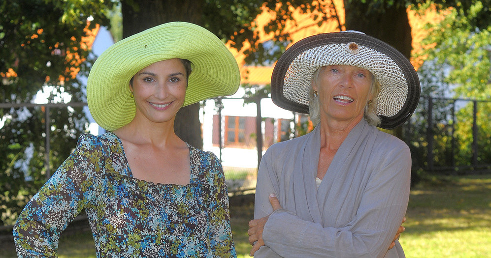 Basia (Małgorzata Braunek) i Małgosia (Joanna Brodzik), czyli matka i córka, są dla siebie ogromnym wsparciem. /Baranowski /AKPA