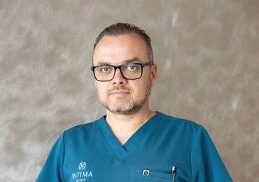 specjalista w zakresie ginekologii i położnictwa oraz ginekologii plastycznej. Absolwent Collegium Medium Uniwersytetu Jagiellońskiego. Wykładowca Polskiego Towarzystwa Ginekologii Plastycznej (PTGP) oraz Polskiego Towarzystwa Ginekologii Estetycznej i Rekonstrukcyjnej. Autor wielu badań i publikacji naukowych w tych dziedzinach. Założyciel krakowskiej Intima Clinic, w której na co dzień przyjmuje swoich pacjentów. 