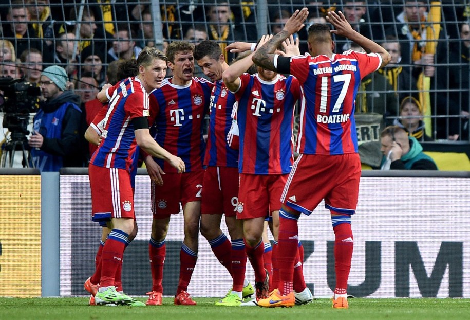 Bastian Schweinsteiger, Thomas Mueller, Xabi Alonso i Jerome Boateng cieszyli się z gola Roberta Lewandowskiego znacznie bardziej niż on sam /JONAS GUETTLER /PAP/EPA
