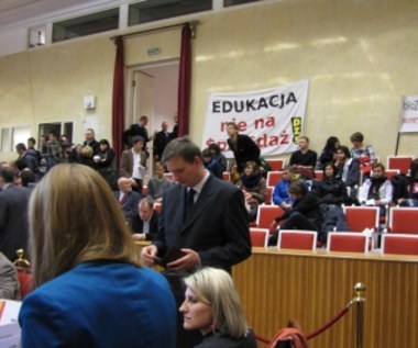 Batalia o warszawskie szkoły na sesji rady miasta