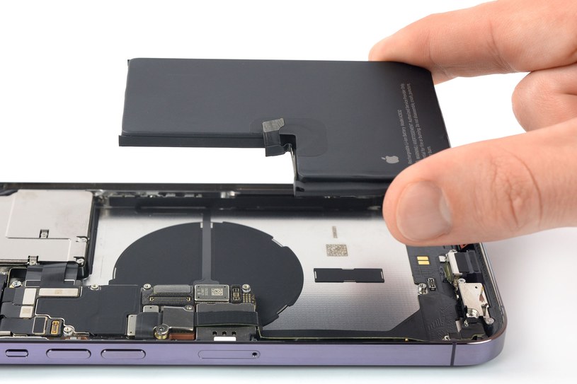 Bateria iPhone'a /iFixit /materiał zewnętrzny