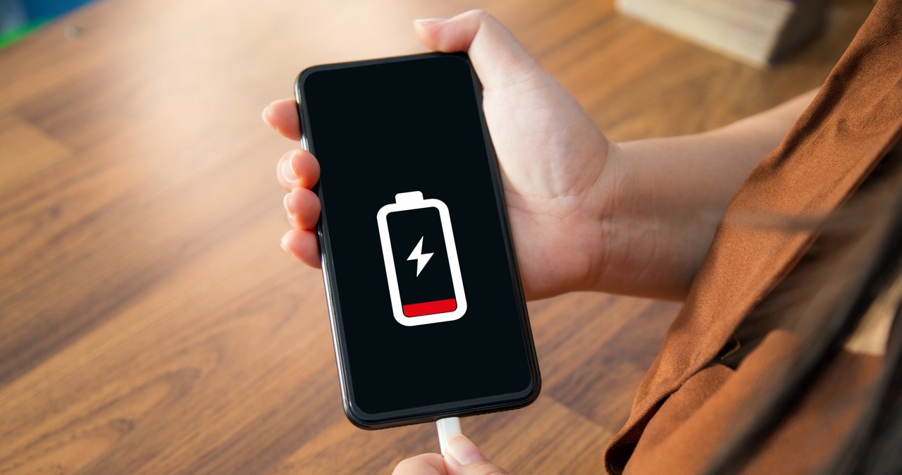 Bateria w telefonie z Androidem szybko pada? Warto sprawdzić jej kondycję. /123rf.com /123RF/PICSEL
