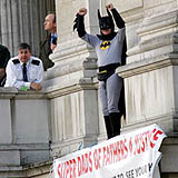 Batman - samotny ojciec /AFP