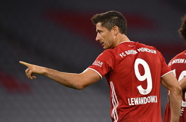Bayern rozgromił Schalke, gol Lewandowskiego