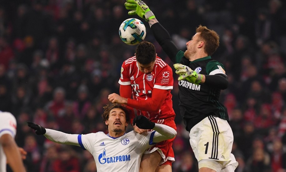 Bayern wygrał 2:1 z Schalke /LUKAS BARTH /PAP/EPA