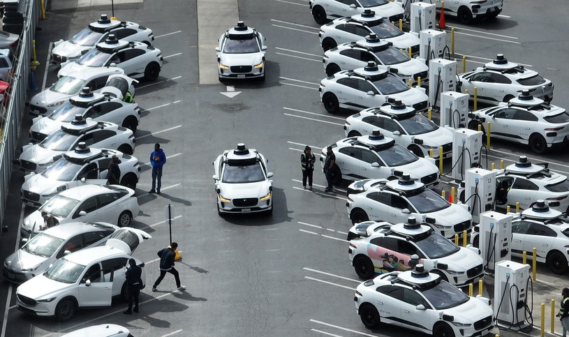 Baza autonomicznych taksówek Waymo w San Francisco /AFP