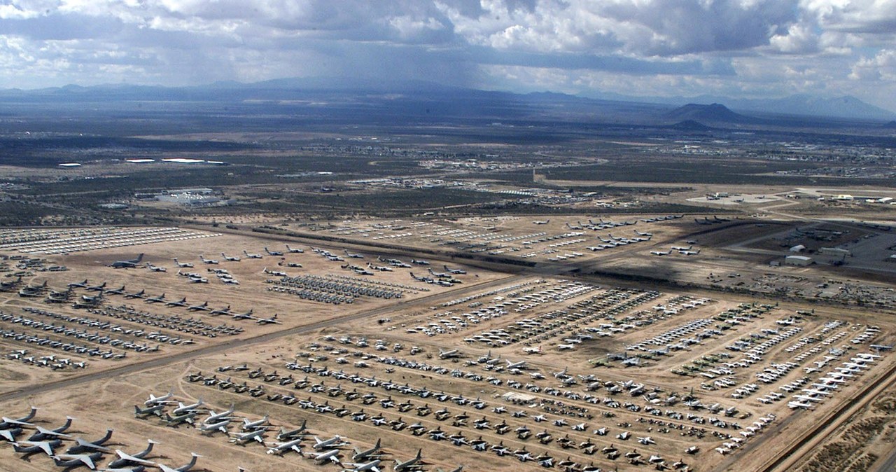 Baza Davis-Monthan w Tucson w Arizonie to największe składowisko samolotów wojskowych. /US NAVY /domena publiczna