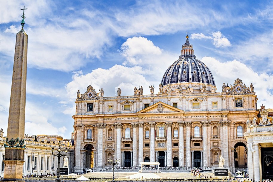 Bazylika św. Piotra w Watykanie /shutterstock /Shutterstock