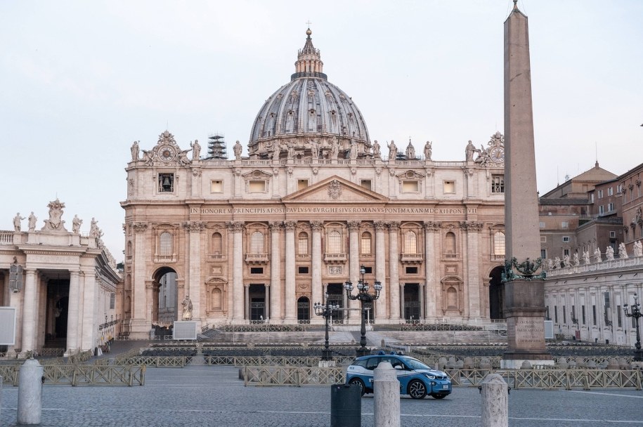 Bazylika Świętego Piotra w Watykanie /Tomasz Koryszko /PAP