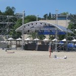 Beach Party: Powstaje scena na plaży