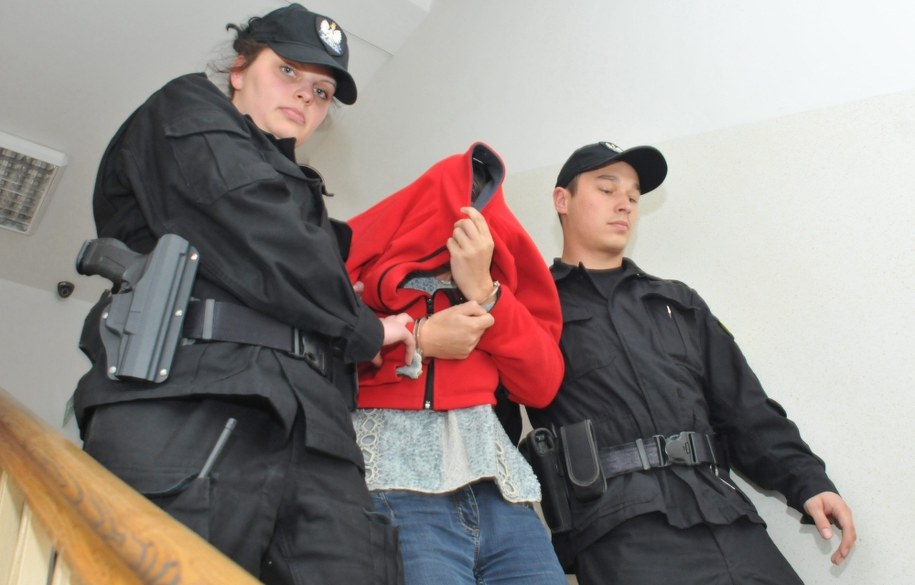 Beata K. wyprowadzana z prokuratury /PAP/Marcin Bielecki /PAP