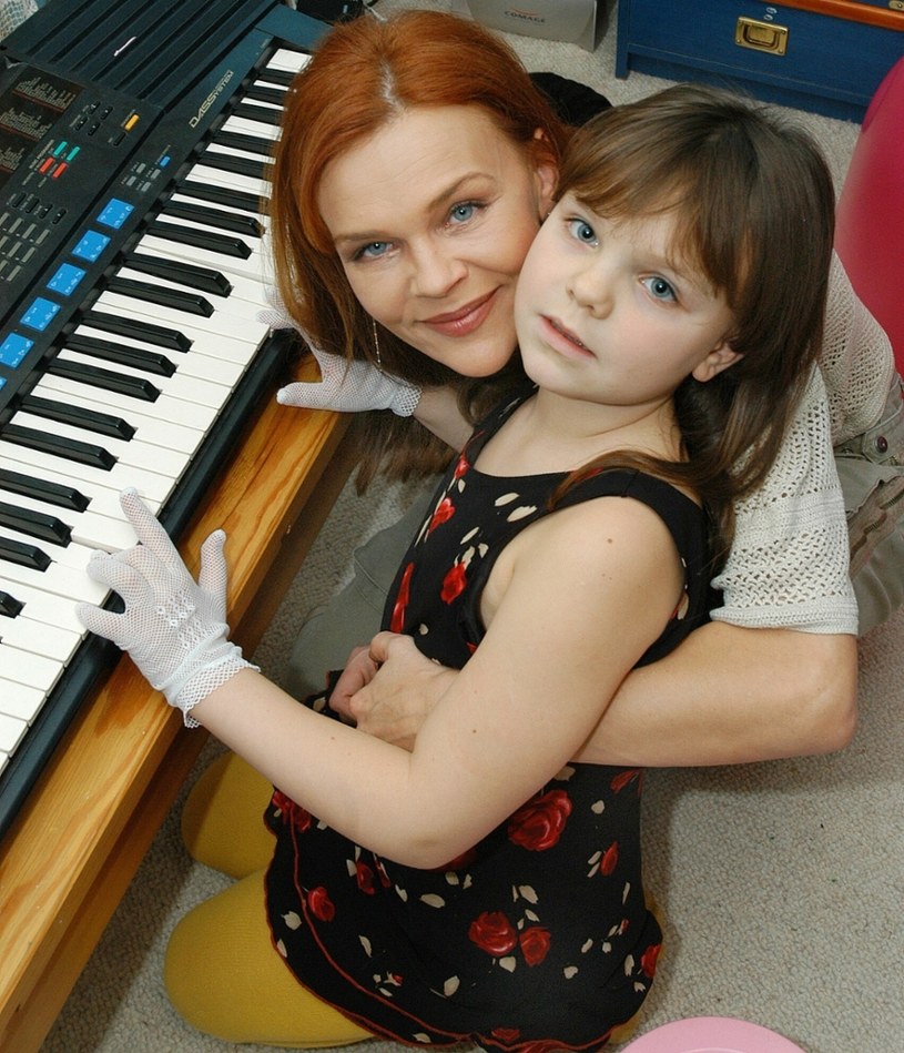 Beata Kawka i jej córka Zuzanna Bernat, 2006 r. /Marek Szymański /Reporter