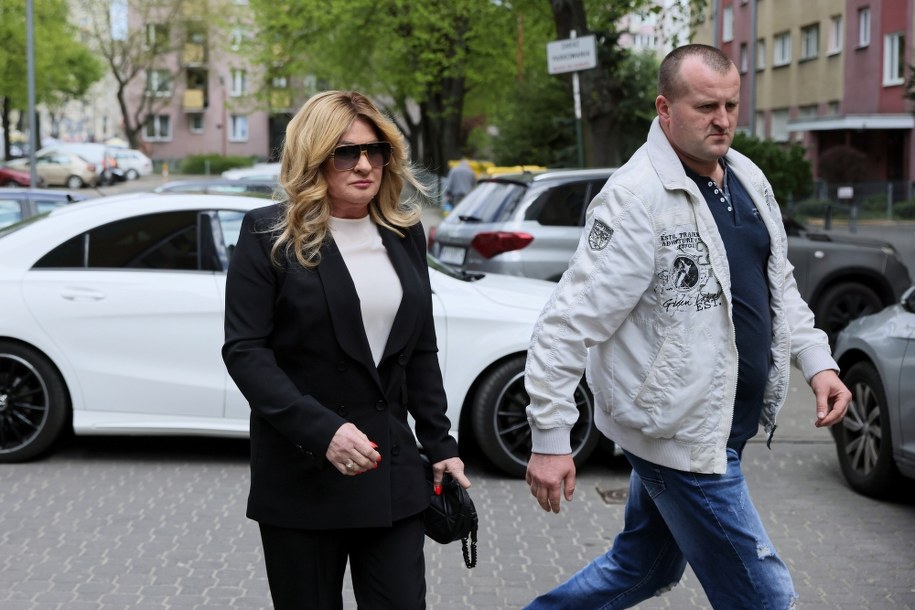 Beata Kozidrak przed wejściem do sądu / 	Leszek Szymański    /PAP