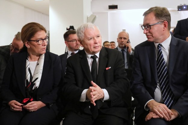 Beata Mazurek, Jarosław Kaczyński i Jarosław Szarek /Paweł Supernak /PAP