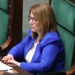 Beata Mazurek o cierpliwości "dla takich blondynek jak pani". Krystyna Skowrońska odpowiada