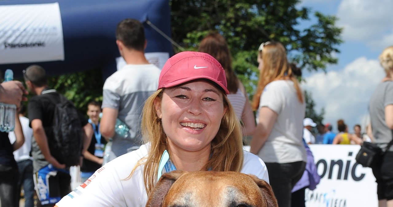 Beata Sadowska i jej rhodesian ridgeback "Momo" /Andras Szilagyi /MWMedia