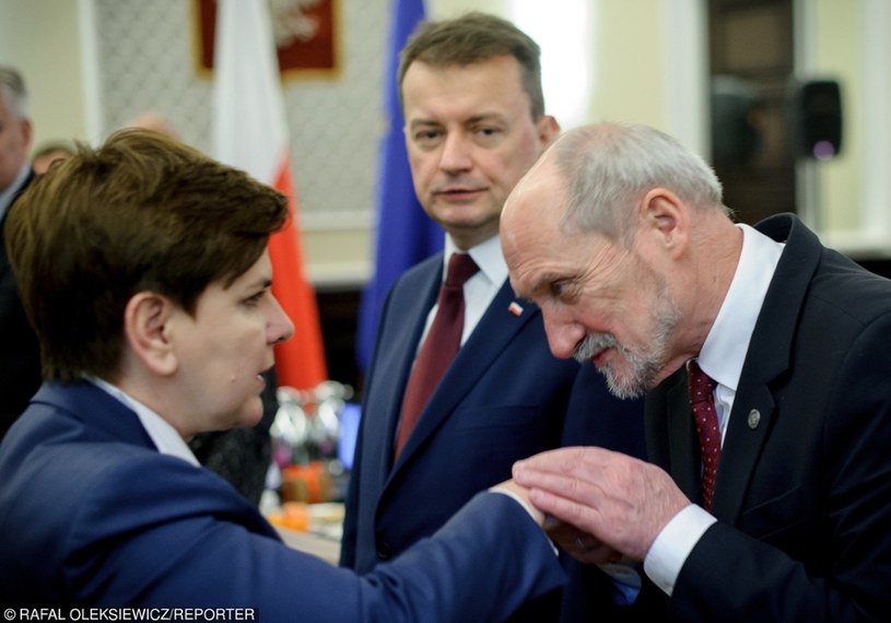 Beata Szydło, Antoni Macierewicz i Mariusz Błaszczak /Rafał Oleksiewicz /Reporter