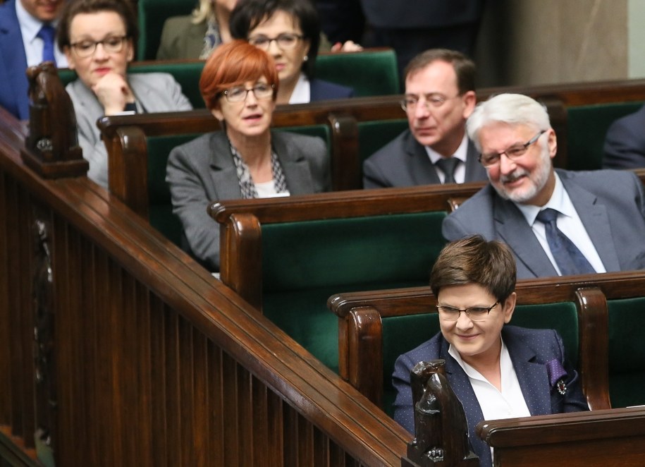 Beata Szydło i członkowie rządu podczas debaty /PAP/Paweł Supernak /PAP