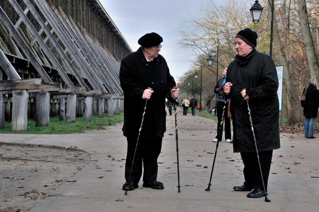 Beata Szydło i Elżbieta Rafalska zapewniają, że trzynastka zostanie wypłacona i emerytom i rencistom /Maciej Rozwadowski /PAP