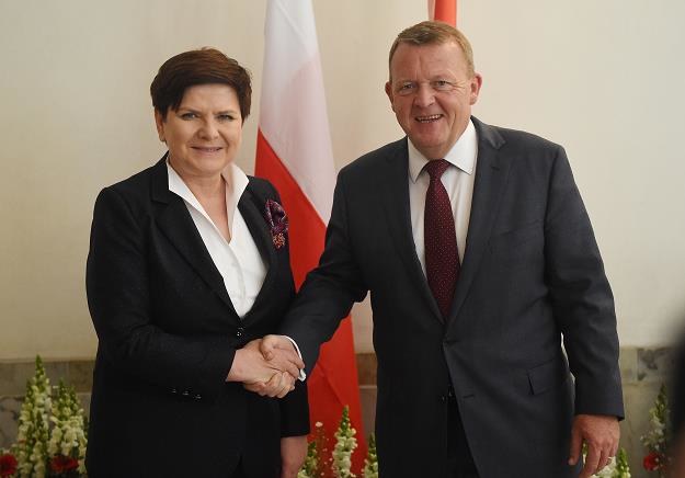 Beata Szydło (L) i premier Danii Lars Lokke Rasmussen (P) /PAP