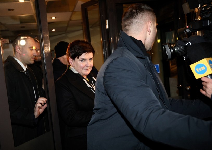 Beata Szydło opuszcza siedzibę PiS, tuz po tym, jak poinformowano, że premier złożyła rezygnację z pełnionej funkcji na ręce komitetu politycznego PiS /Leszek Szymański /PAP