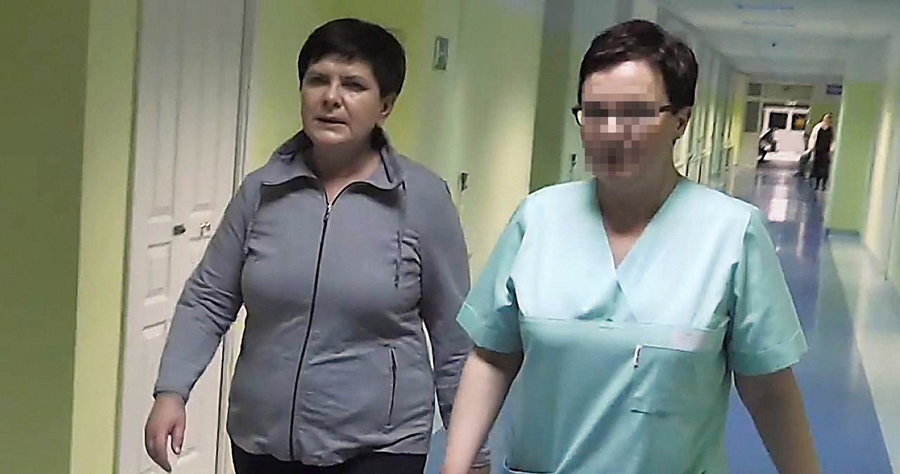 Beata Szydło spaceruje po szpitalnych korytarzach /East News