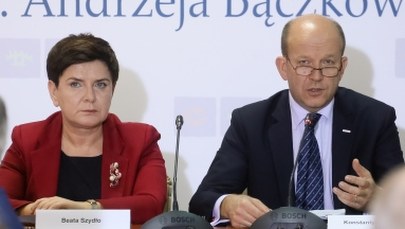 Beata Szydło: W 2018 r. pula na wynagrodzenia dla rezydentów i stażystów wzrośnie o 40 proc.