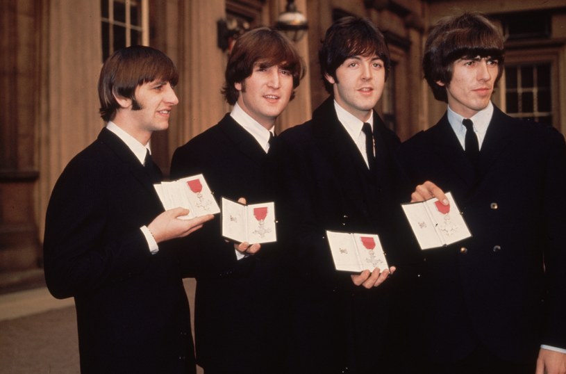 Beatlesi z medalami MB, Londyn, 26 października 1965 r. /Fox Photos / Stringer /Getty Images