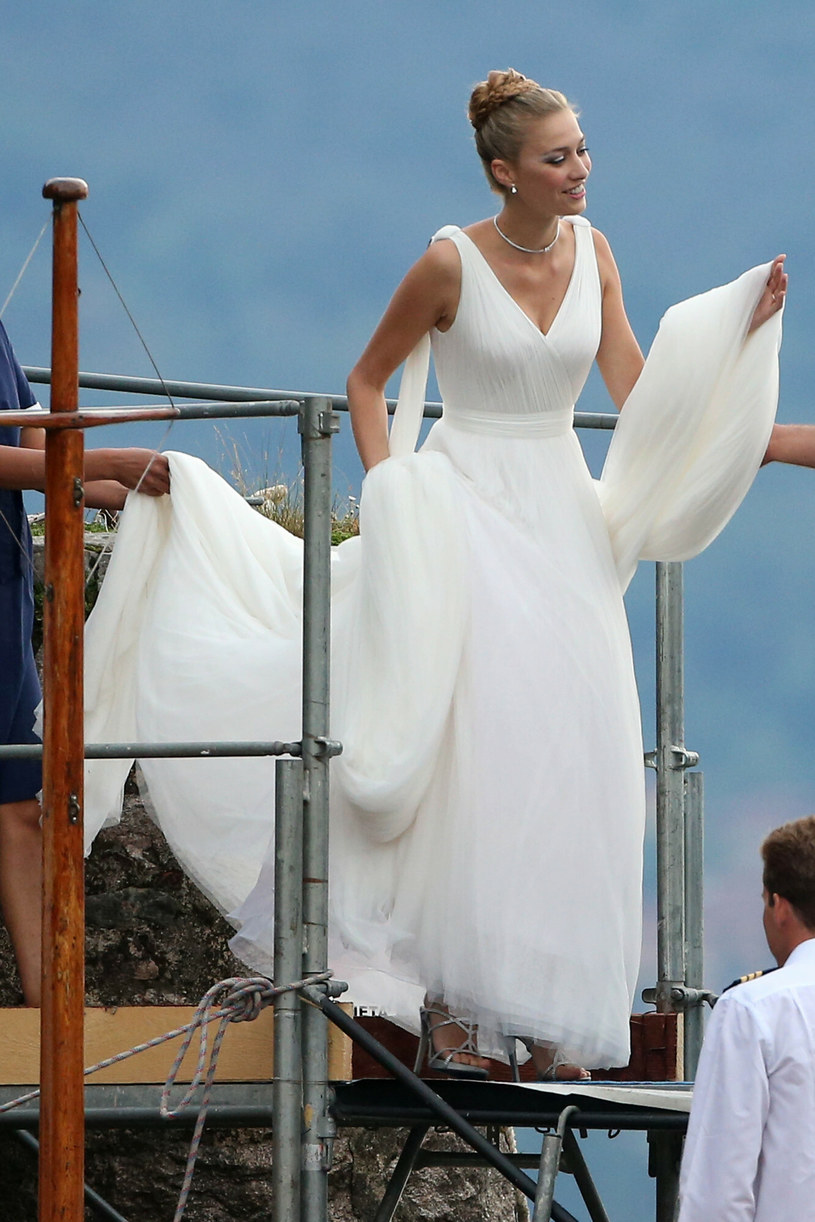 Beatrice Casiraghi w sukni ślubnej /Machete / Splash News /East News