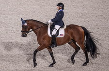 Beatrice De Lavalette straciła nogi w wyniku ataku terrorystycznego. Miłość do koni doprowadziła ją na igrzyska paraolimpijskie w Tokio