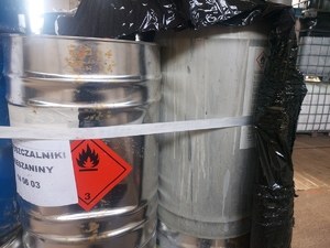 Beczki z toksycznymi odpadami /KPP Opoczno /Policja