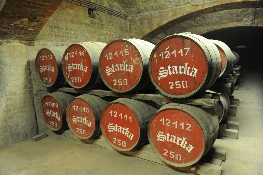 Beczki ze starką (zdj. arch.) /	Marcin Bielecki   /PAP