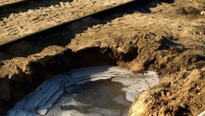 Będą dodatkowe badania po wycieku oleju z kolejowej cysterny pod Olsztynem