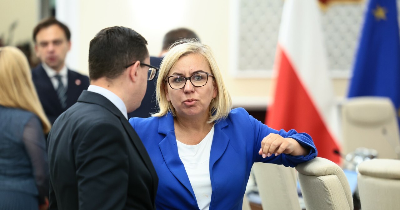 Będą dwie nowe ustawy - ws. ułatwienia inwestycji w energetykę wiatrową na lądzie oraz zamrożenia cen energii w IV kwartale br. Tak rząd chce odpowiedzieć na weto Karola Nawrockiego /Tomasz Jastrzebowski /Reporter