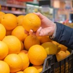 pomarańcze Będą słodkie i soczyste. Prosty trik jak wybrać najlepsze pomarańcze