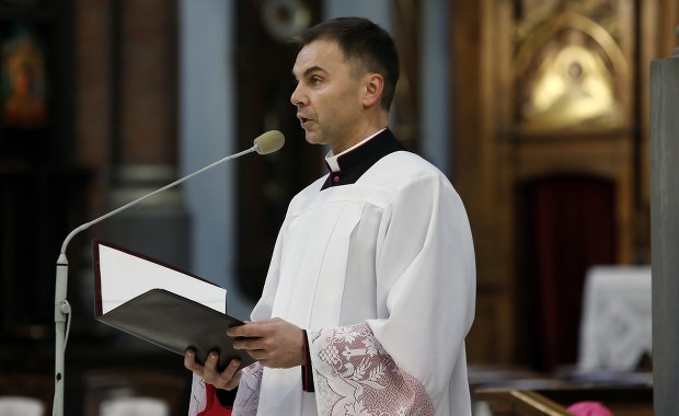 "Będę po tobie jeździł, jak po...". Rzecznik kurii zawieszony po obscenicznych wiadomościach