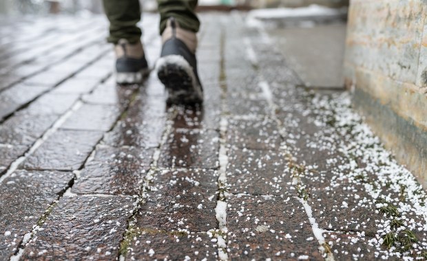 Będzie bardzo ślisko! Alerty IMGW dla wszystkich województw
