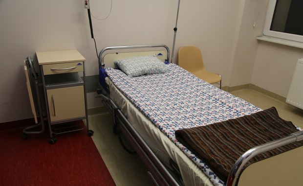 Będzie mniej łóżek w szpitalach. Za dużo stoi pustych