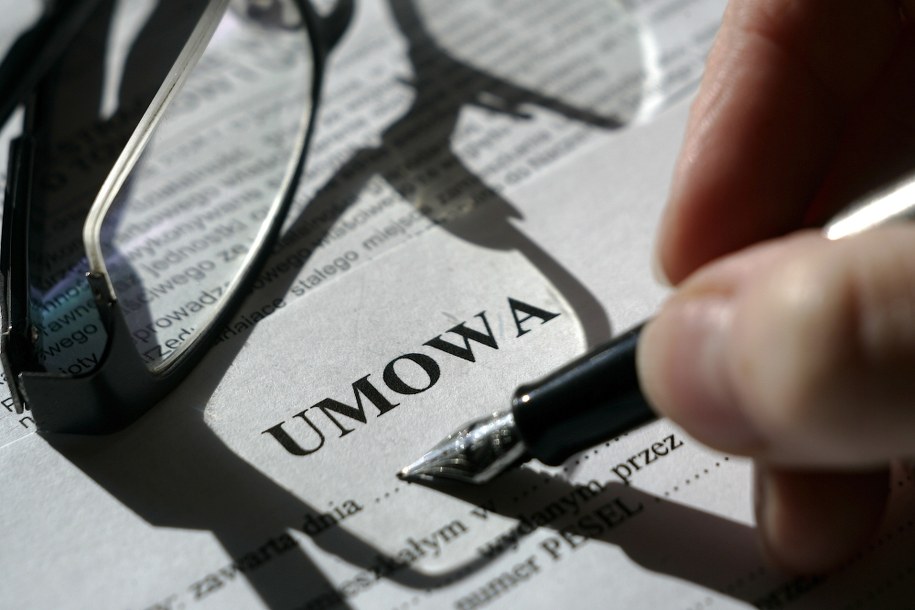 Będzie mniej umów na czas określony /PAP/Adam Warżawa    /PAP