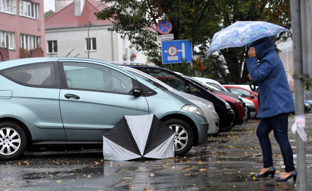 Będzie mocno wiało i padało. IMGW wydał ostrzeżenia 