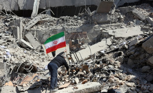 Będzie operacja lądowa USA w Iranie? Teheran: "Czekamy na nich" [ZAPIS RELACJI]
