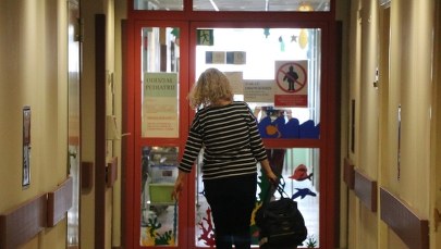 Będzie prawny zakaz pobierania opłat za pobyt rodziców przy dziecku w szpitalu