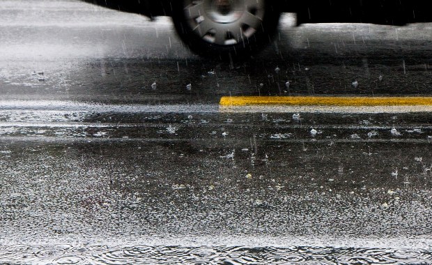 Będzie ślisko. IMGW ostrzega przed nocnym oblodzeniem dróg