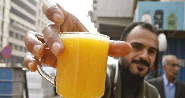 Będzie zakaz dosładzania soków /AFP