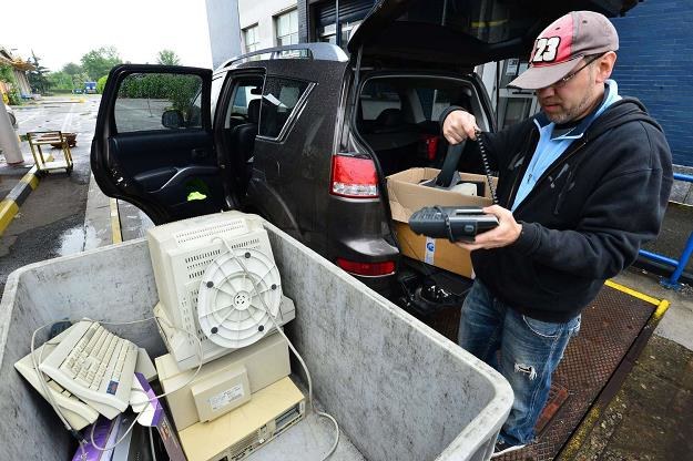 Będzie zakaz zbiórki niekompletnych urządzeń /AFP