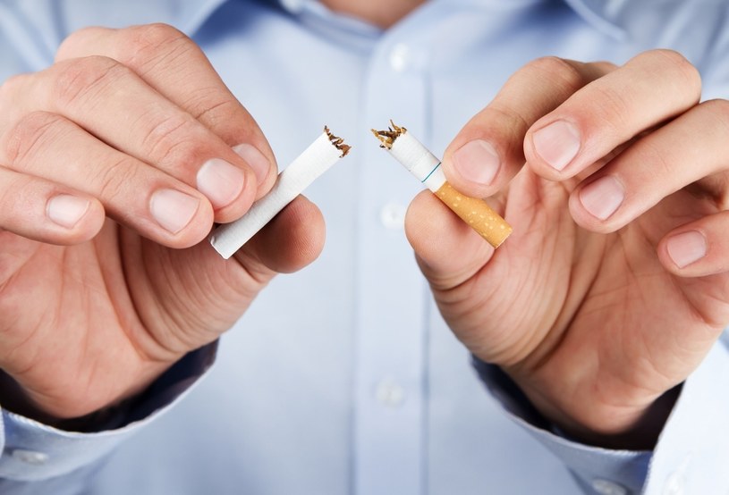 Będziemy się mniej denerwować, kiedy rzucimy palenie? /123RF/PICSEL