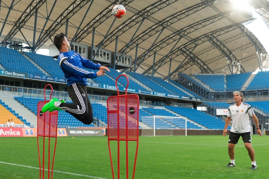 Behrang Safari podczas treningu FC Basel w Poznaniu /Jakub Kaczmarczyk /PAP